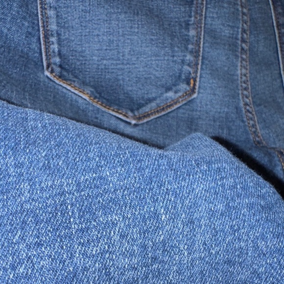 Old Navy- Women’s Blue Denim Cuffed Bermuda Shorts Size 8 - Picture 12 of 13